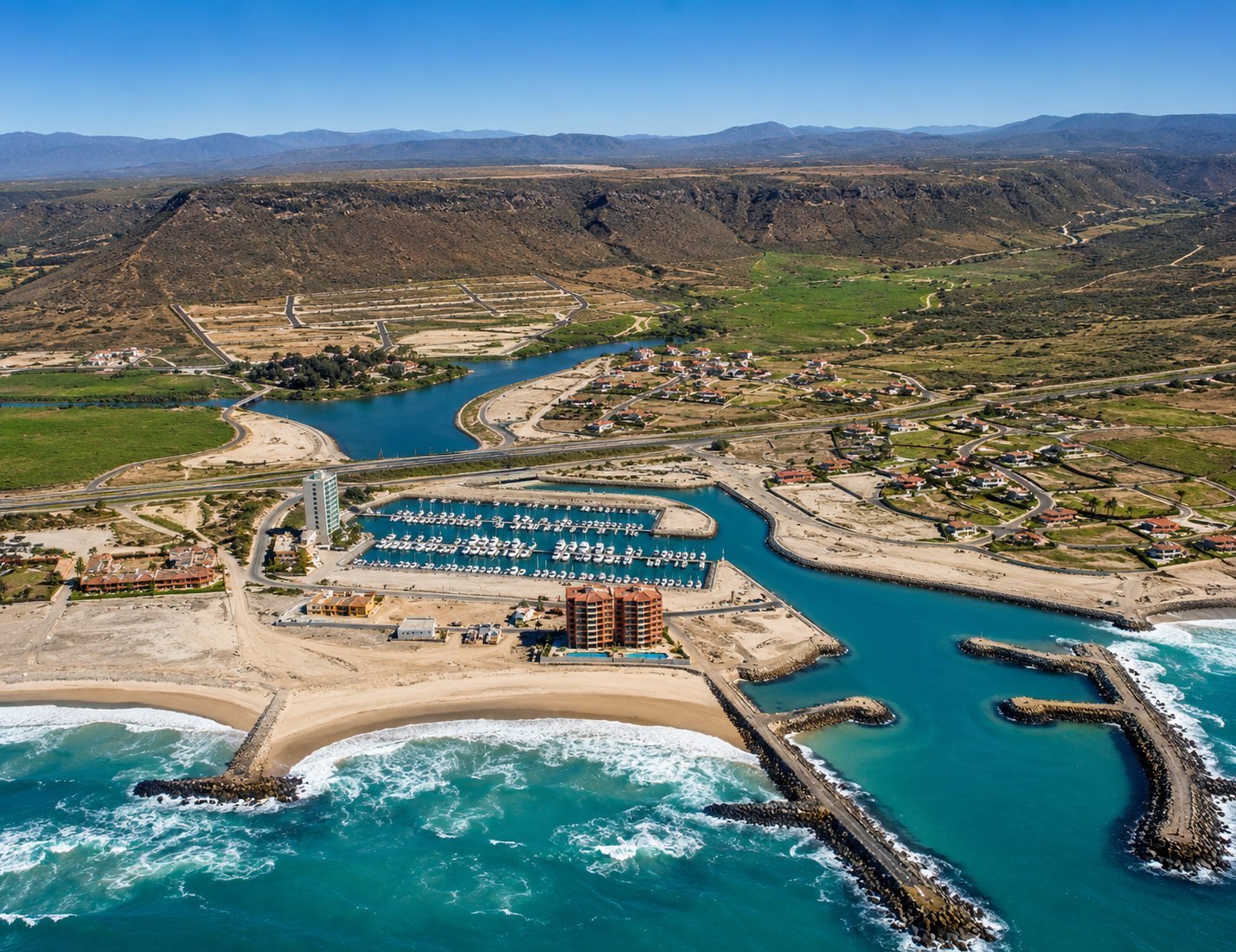 Puerto Salina, marina en Ensenada